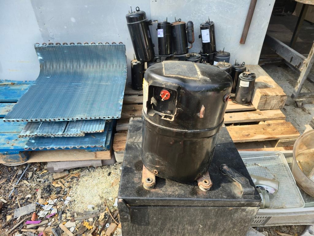 Industrial sealed unit compressors 